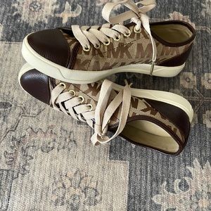 Michael Kors size 6 Brand new